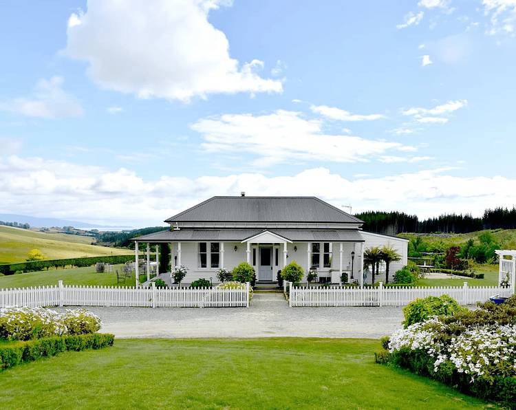 Nelson Wedding Venues: Spencer Farm & Homestead