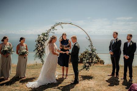 Nelson Wedding Celebrants & MCs: Fiona Dawson Celebrant