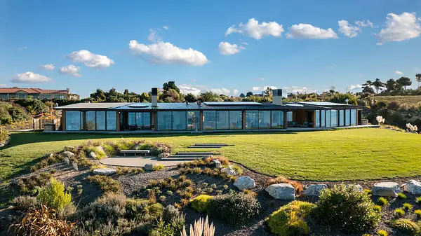 Nelson Wedding Accommodation: Tasman Cliffs